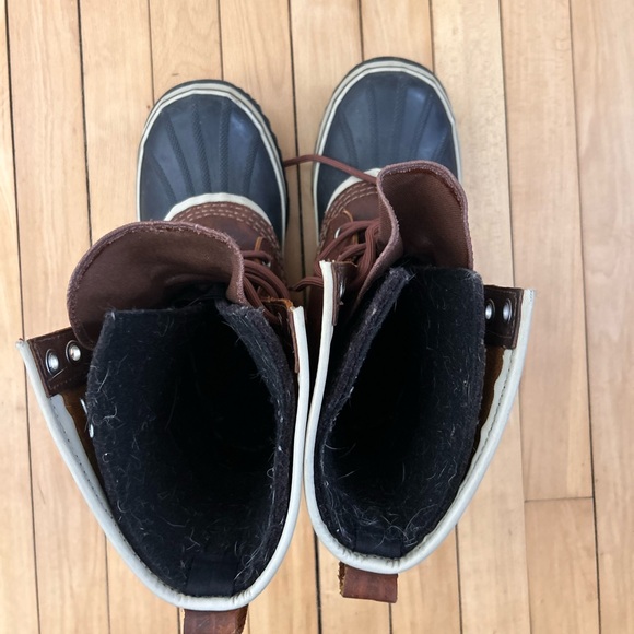 Women’s Sorel Winter Boots - Picture 2 of 5
